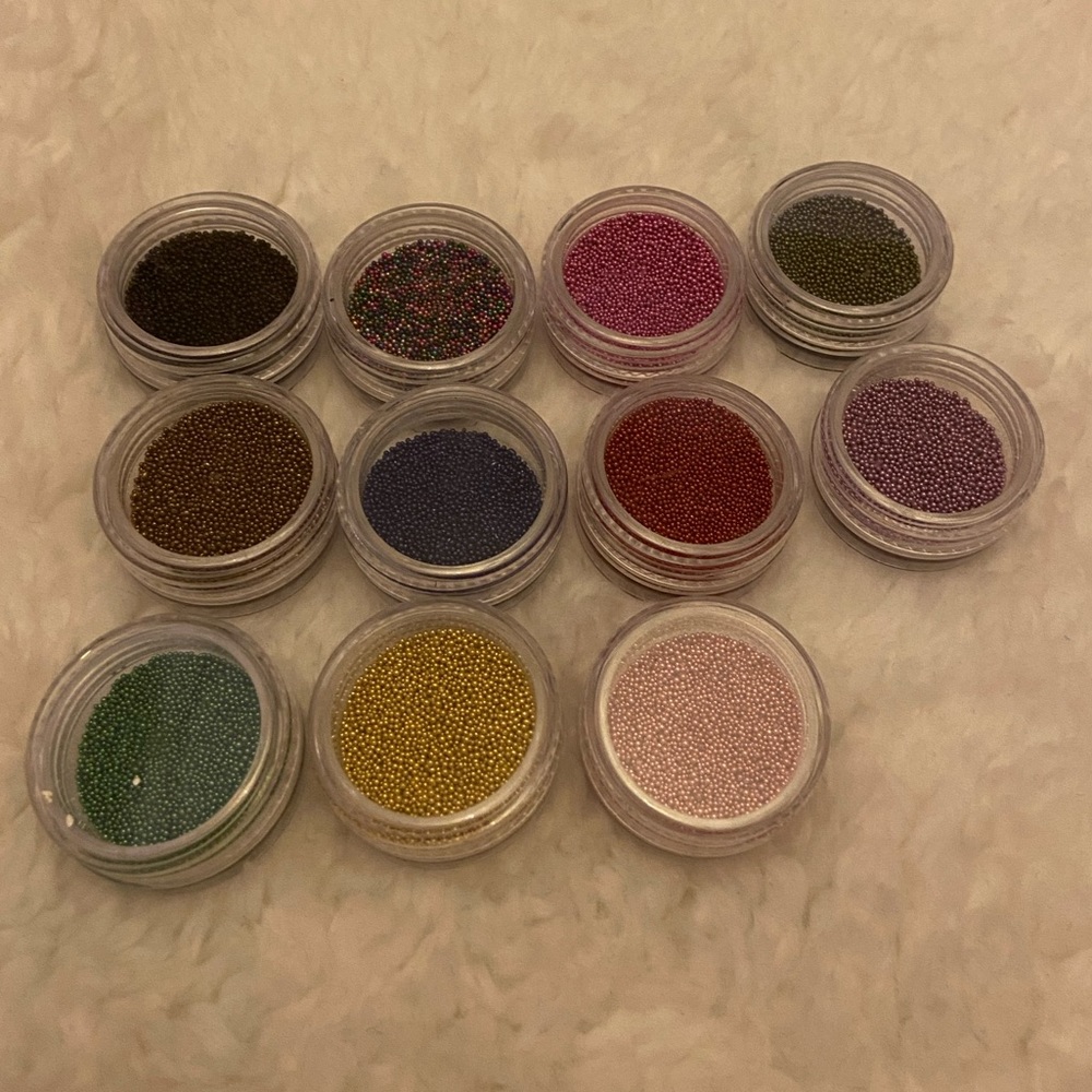 Pearl nail beads in 11 colors